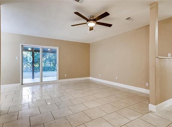 5th image of 912 Emerald Wood Dr