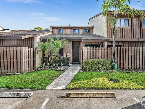 4182 S Pine Island Rd #TOWNHOUSE Photo 1