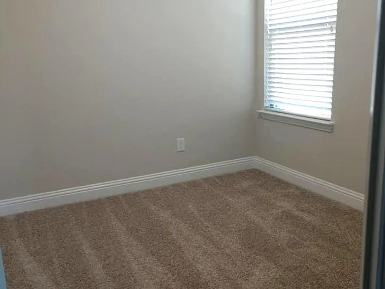 1426 Warringwood Dr — Photo 4
