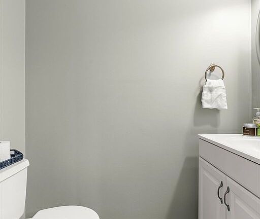 4th image of 32 Fox Meadow Rd APT E