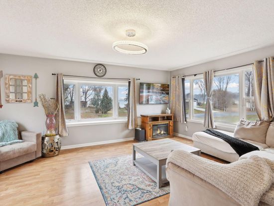 19140 E Front Blvd NE, East Bethel, MN 55092