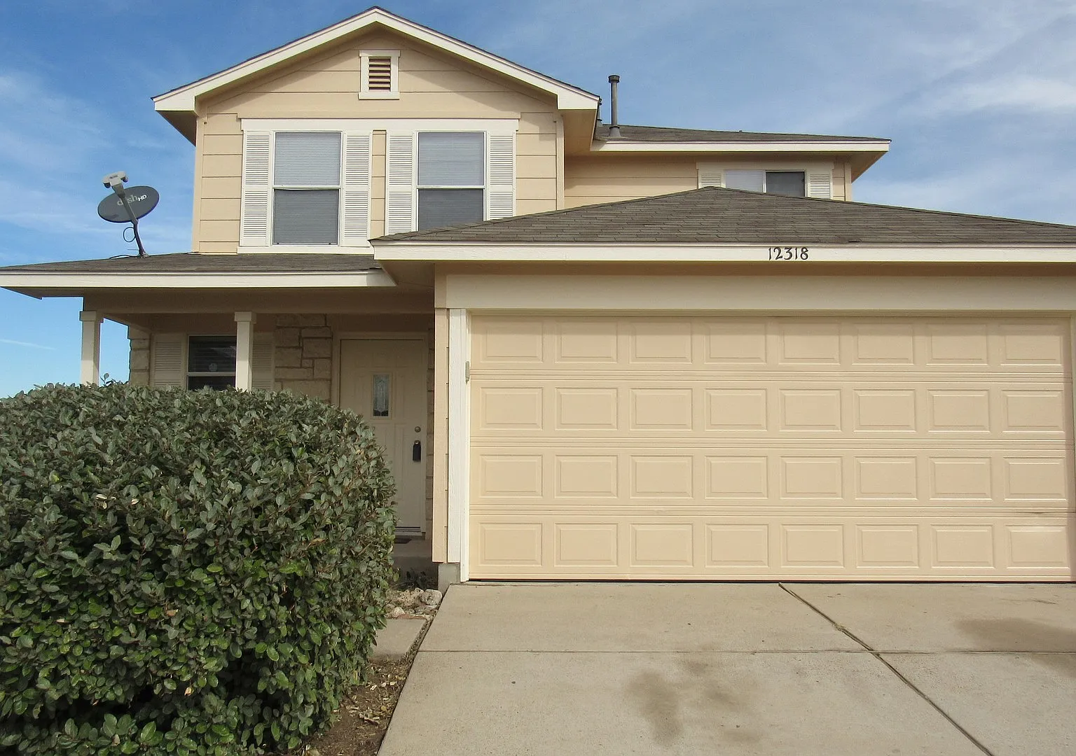 Nice two story 4 bedroom 2.5 bath! — Photo 1