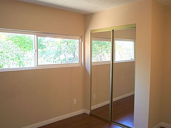 4th image of 10712 Poplar St