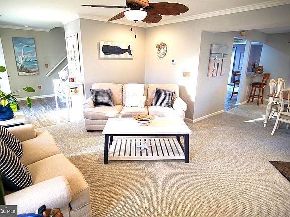 3rd image of 906 Petinot Pl