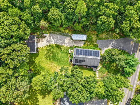 95 W Bartlett Road, Middle Island, NY 11953
