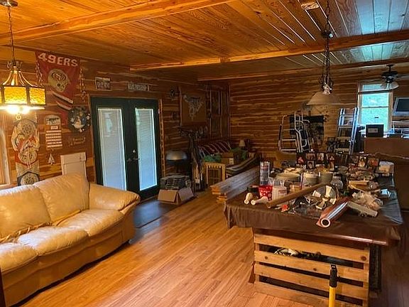 3rd image of 40 Debbie Ln