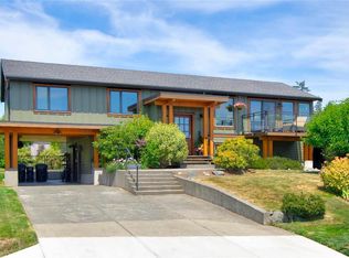2052 Beaufort Ave, Comox, BC V9M1V9