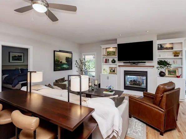 7005 Sheridan Cir, Urbandale, IA 50322