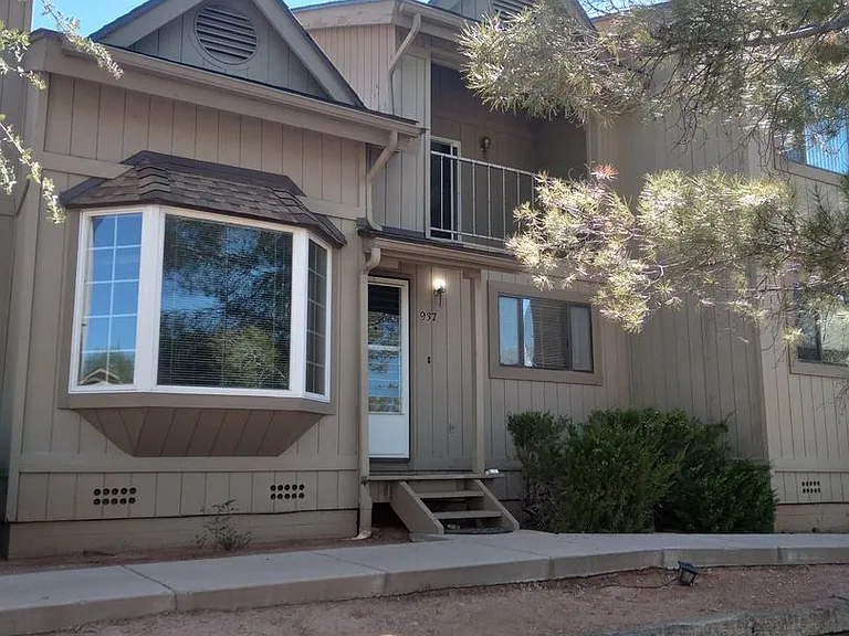 937 W Madera Ln — Photo 1