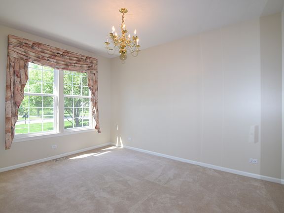 3rd image of 2830 Wessex Dr