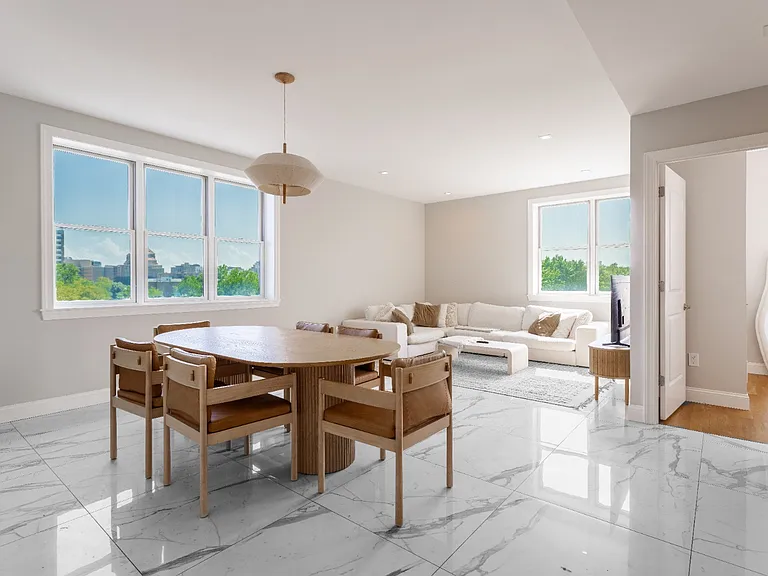 543 Brooklyn Ave #PENTHOUSE — Photo 2