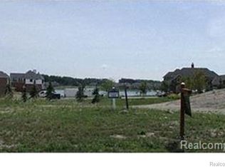 10691 Stoney Point Dr, South Lyon, MI