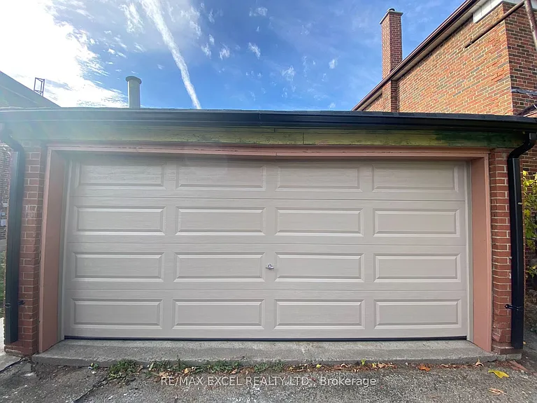 443 Vaughan Rd — Photo 33