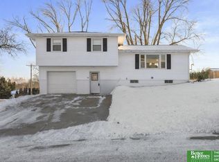 2001 Hampton Dr, Tekamah, NE 68061