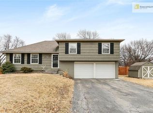 1204 N Leeview Dr, Olathe, KS 66061