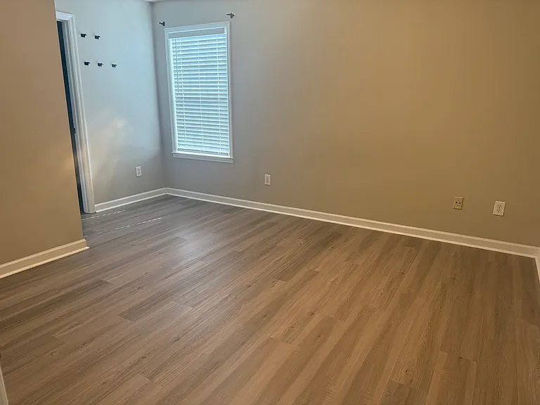526 Greentree Ter — Photo 10