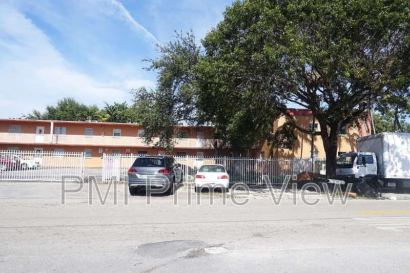 Building Photo - 1245 W 24th St #208