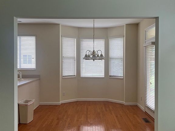 3rd image of 4645 Jeannes Ct