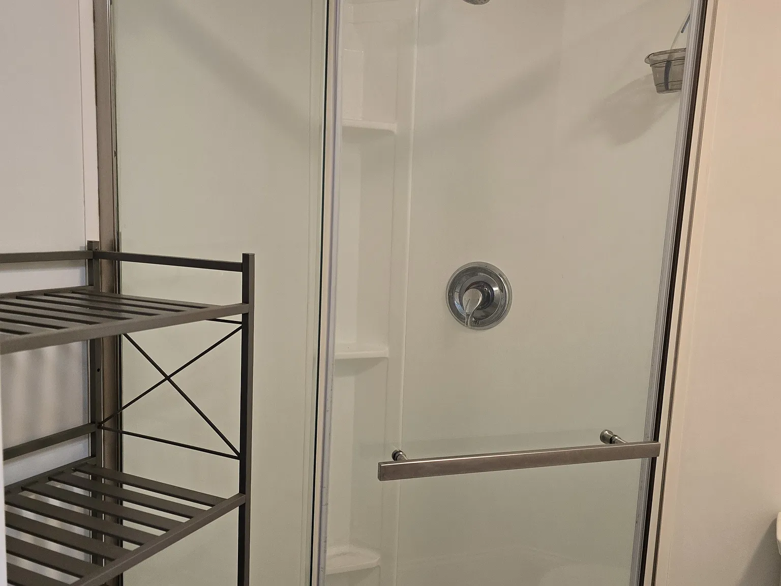 1 bed, 400 sqft, $1,300 — Photo 2