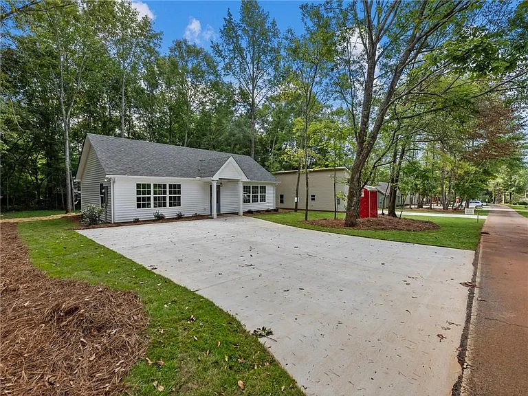 8079 Beachwood Dr — Photo 24