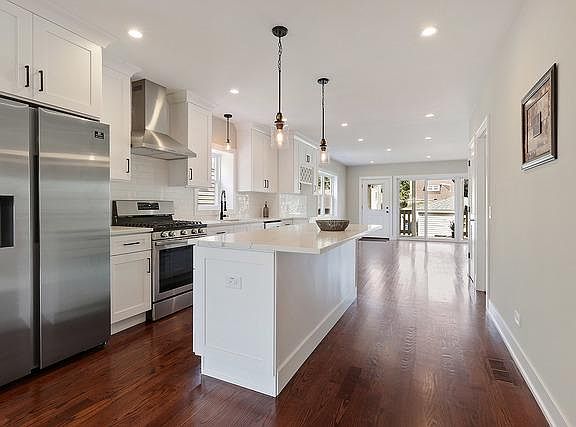 5th image of 4583 N Melvina Ave
