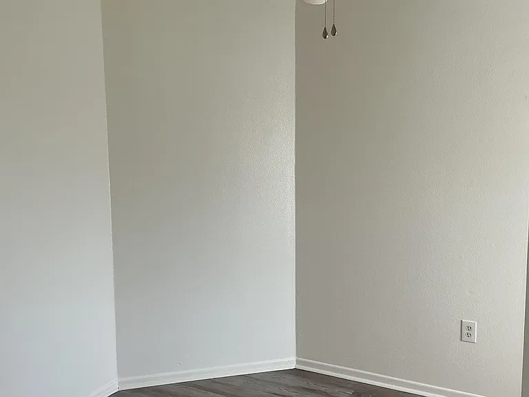 1044 Winterberry Ln — Photo 12