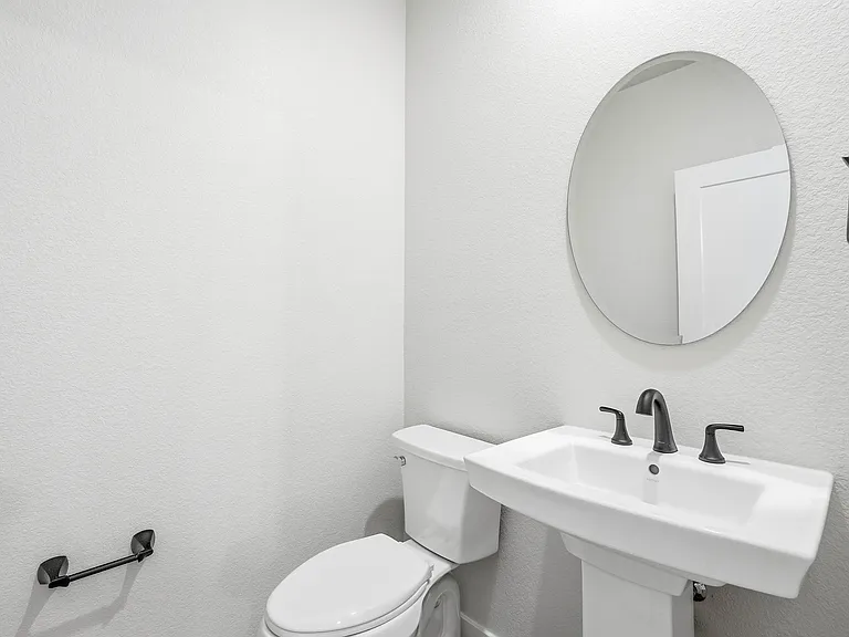 3818 E Commerce Way — Photo 11