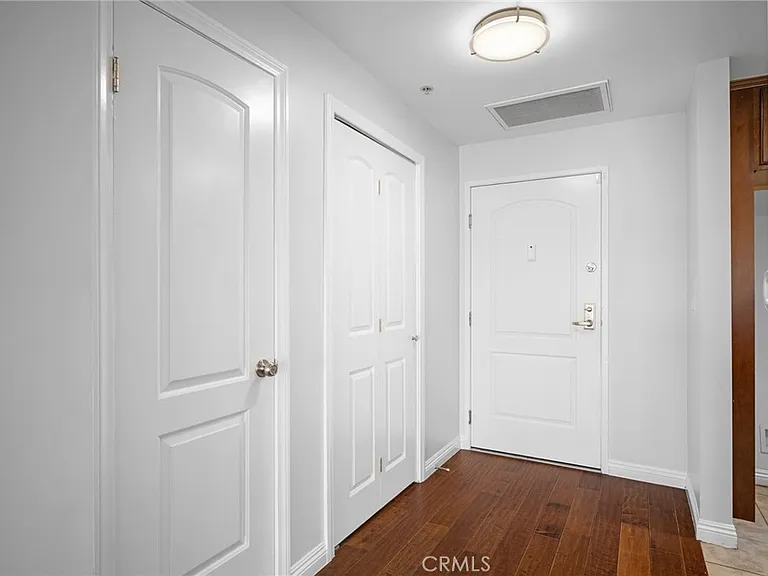 6800 Corbin Ave — Photo 3