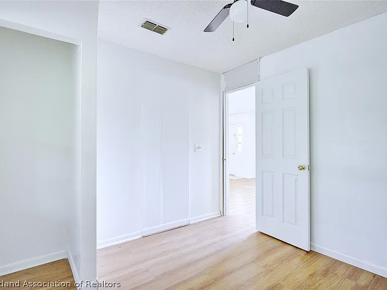 1602 Carrington Ave — Photo 8