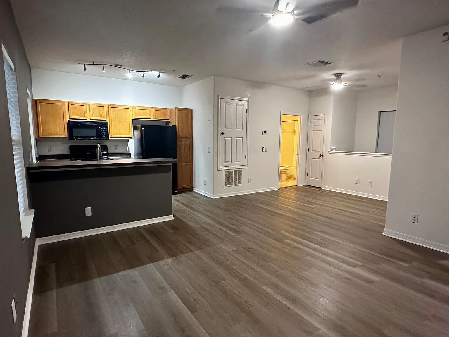 Studio, 585 sqft, $1,450 — Photo 2