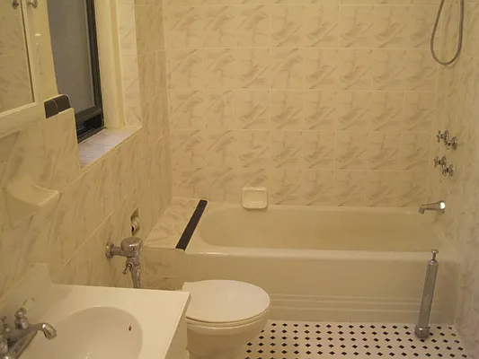 Rented by EA Kane RE Inc. | media 15