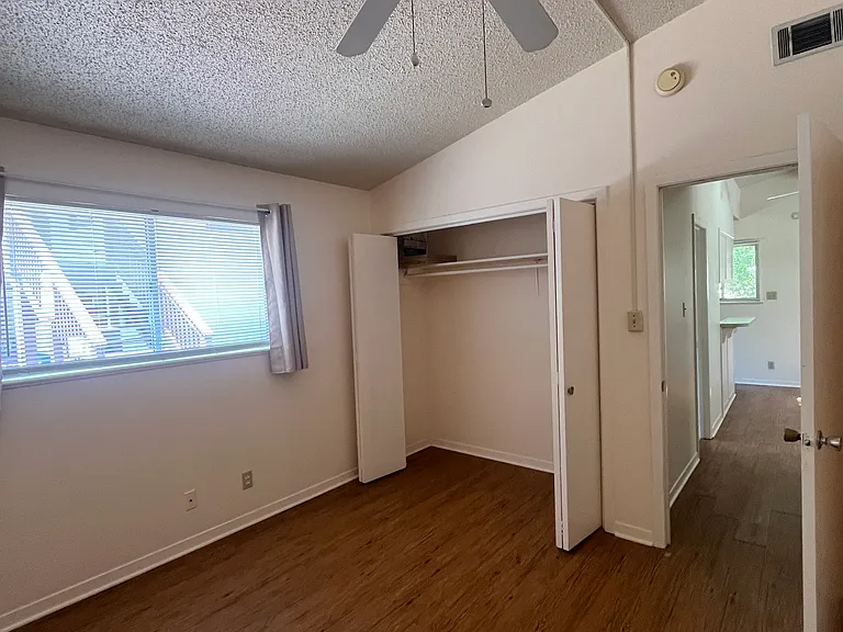 208 E 31st St #5 — Photo 14
