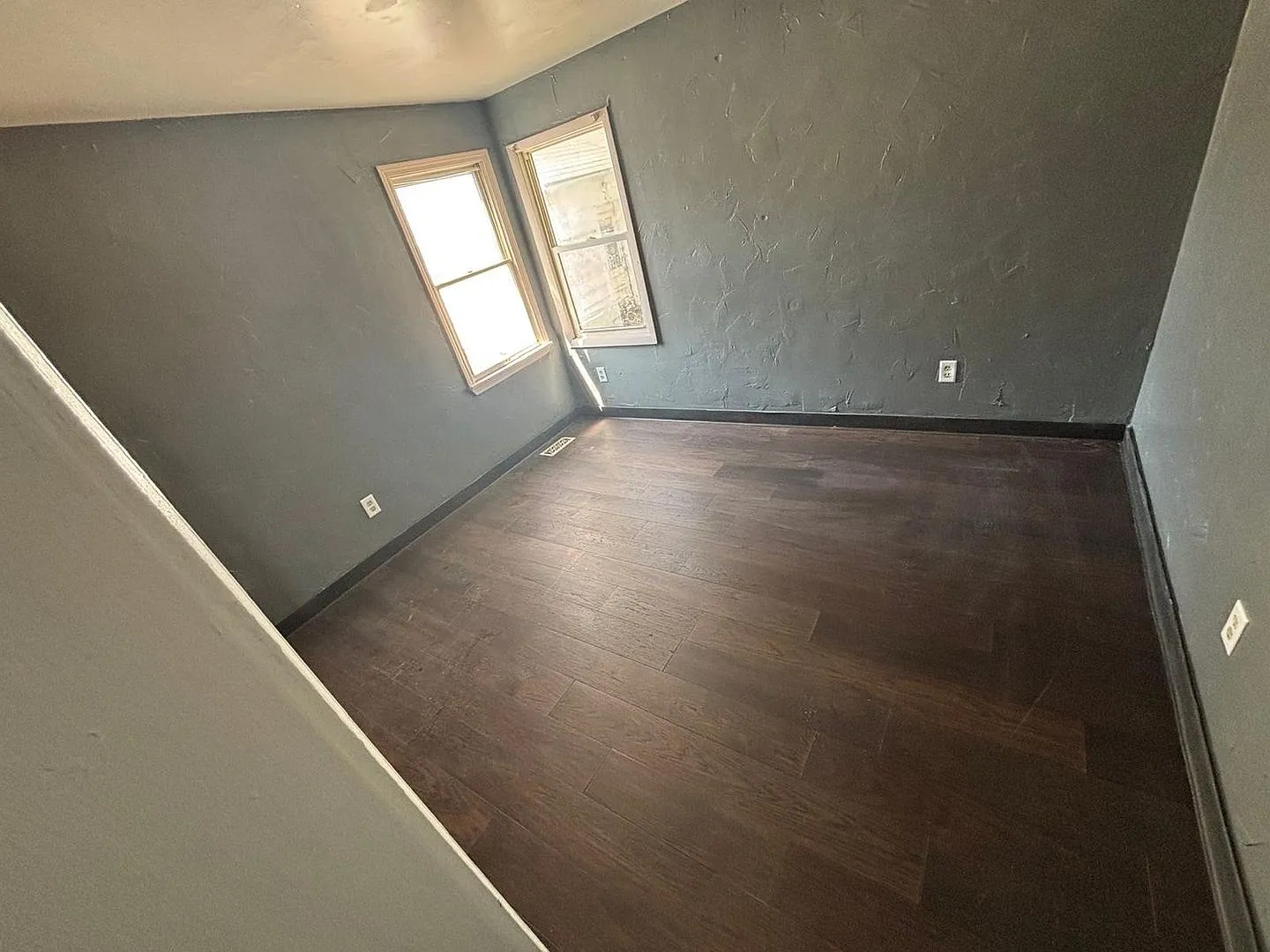 Charming 2BR House in Lansing — Photo 2