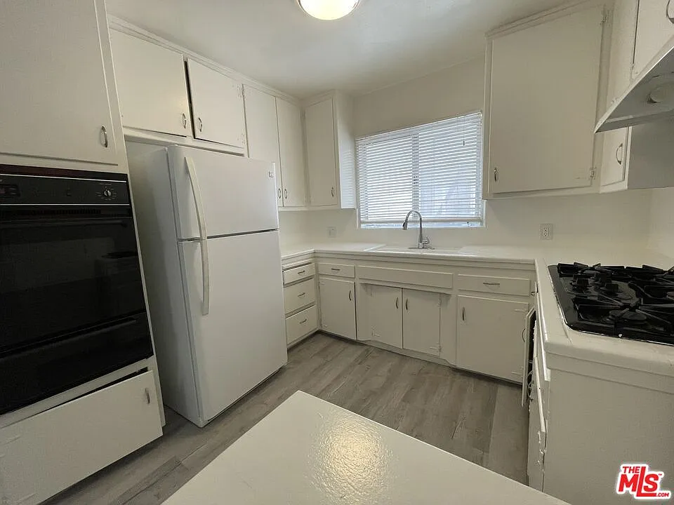 2 bed, 2.0 bath, 1200 sqft, $2,990 — Photo 4