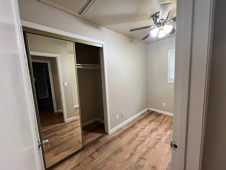 22887 Grand St — Photo 12