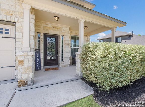 3rd image of 329 Oak Creek Way