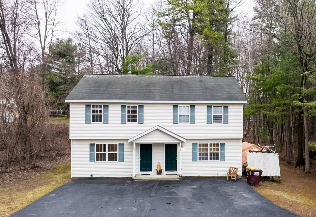 33 Cambridge Dr — Photo 1