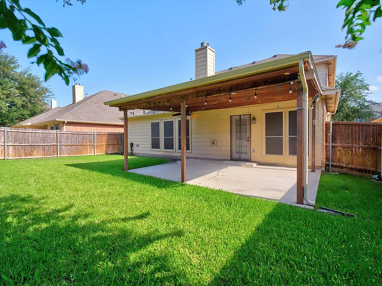 7912 Riverwalk Trl — Photo 31