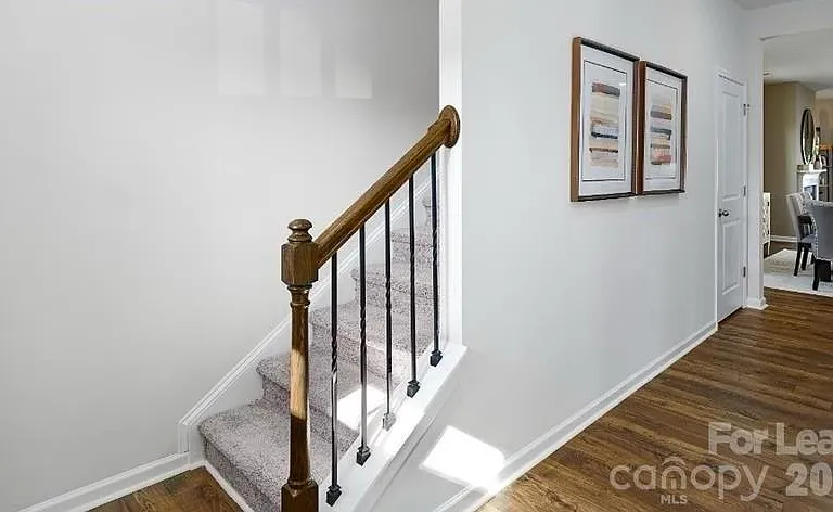 1720 Vanderlyn St — Photo 3