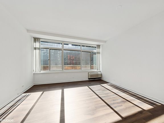 5th image of 211 E Ohio St APT 619