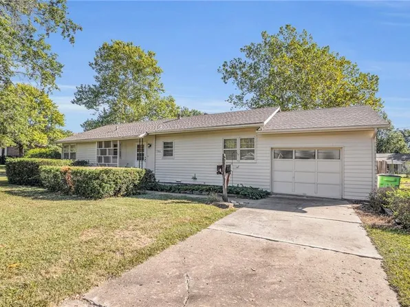 1303 S Maple St, Ottawa, KS 66067