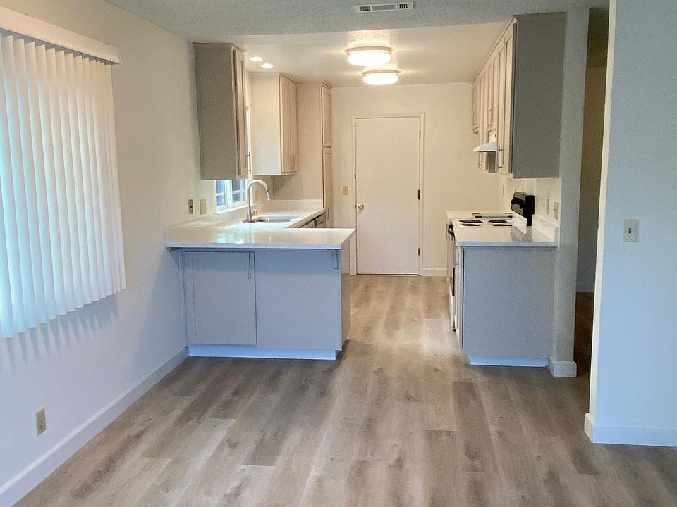 1st image of 889 Summerbrook Ln