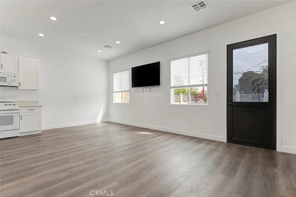 4 bed, 1263 sqft, $5,000 — Photo 2