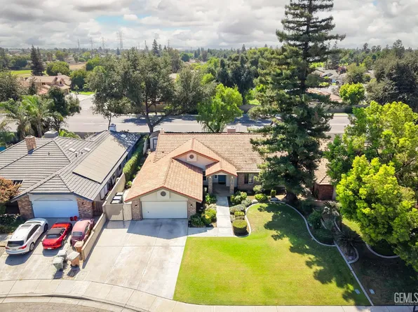 8609 Landover Ln, Bakersfield, CA 93311