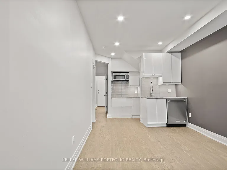 35 Humberside Ave #2 — Photo 17