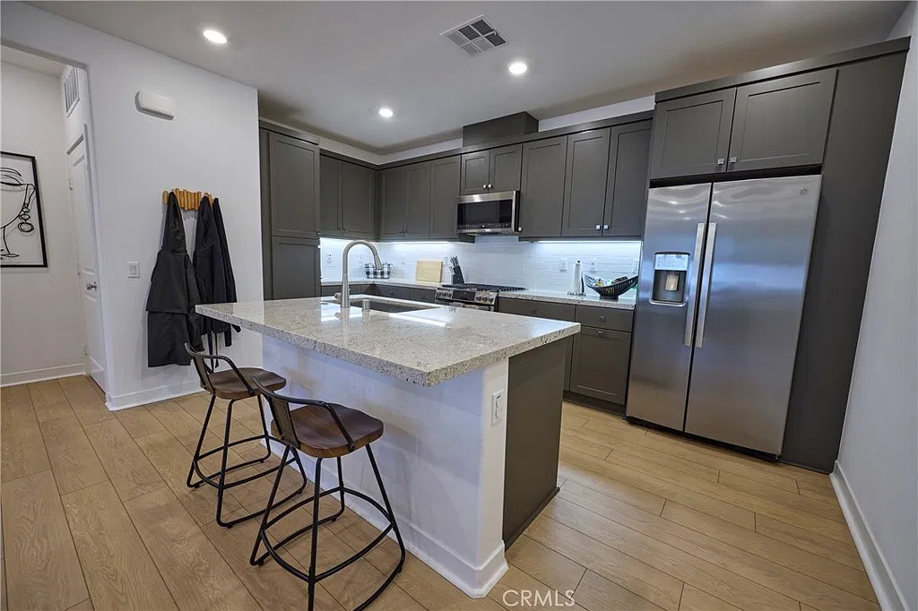 2 bed, 1251 sqft, $3,750 — Photo 1