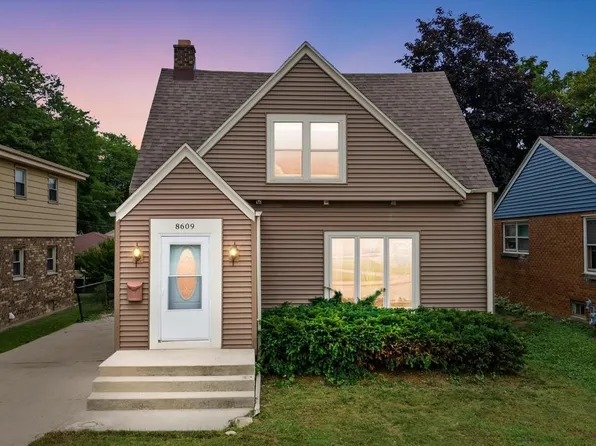 8609 West Lincoln AVENUE, West Allis, WI 53227