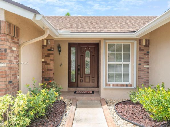 14660 Highland Springs Ct, Davie, FL 33325