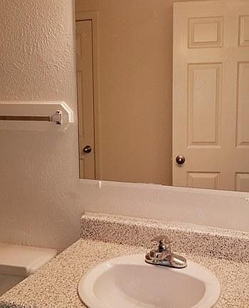 5th image of 2038 Royal Ln #1073
