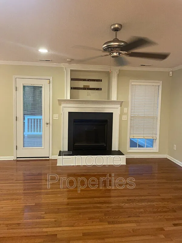 3 bed, 2.0 bath, 1880 sqft, $2,100 — Photo 3